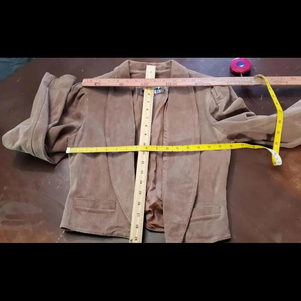 Chic Vintage Tan Suede Blazer for Women - Picture 7 of 10